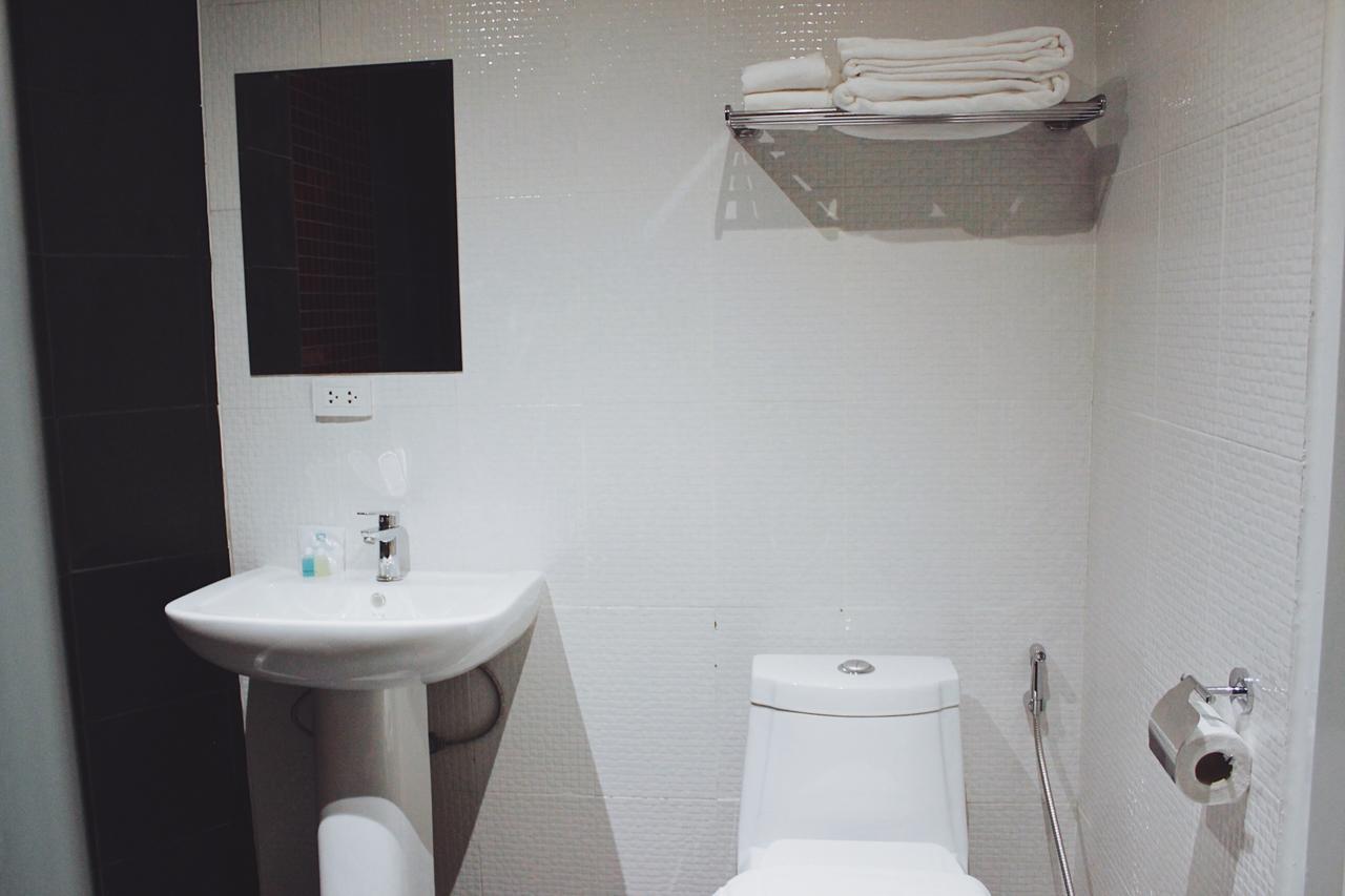 Henry'S Hotel & Gastropub Бангкок Экстерьер фото