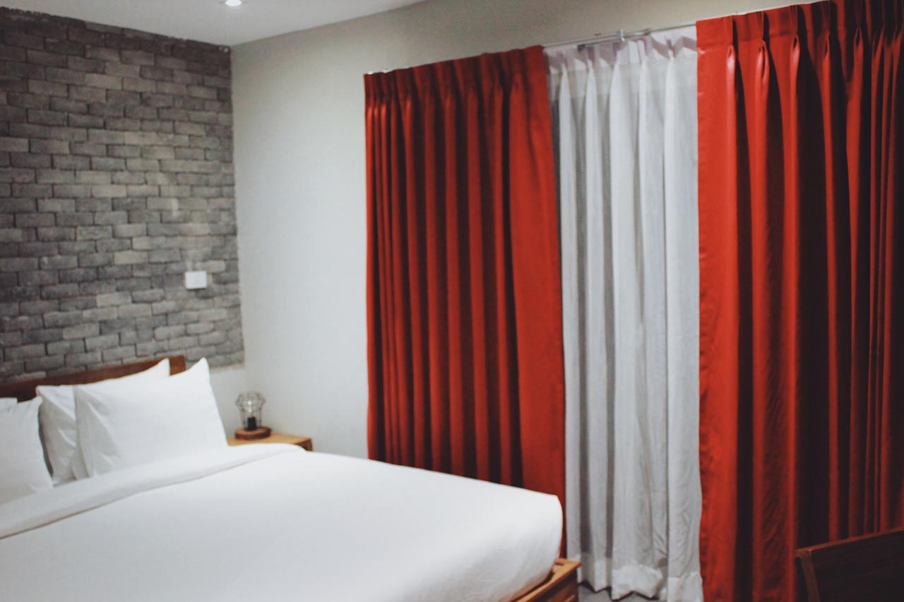 Henry'S Hotel & Gastropub Бангкок Экстерьер фото