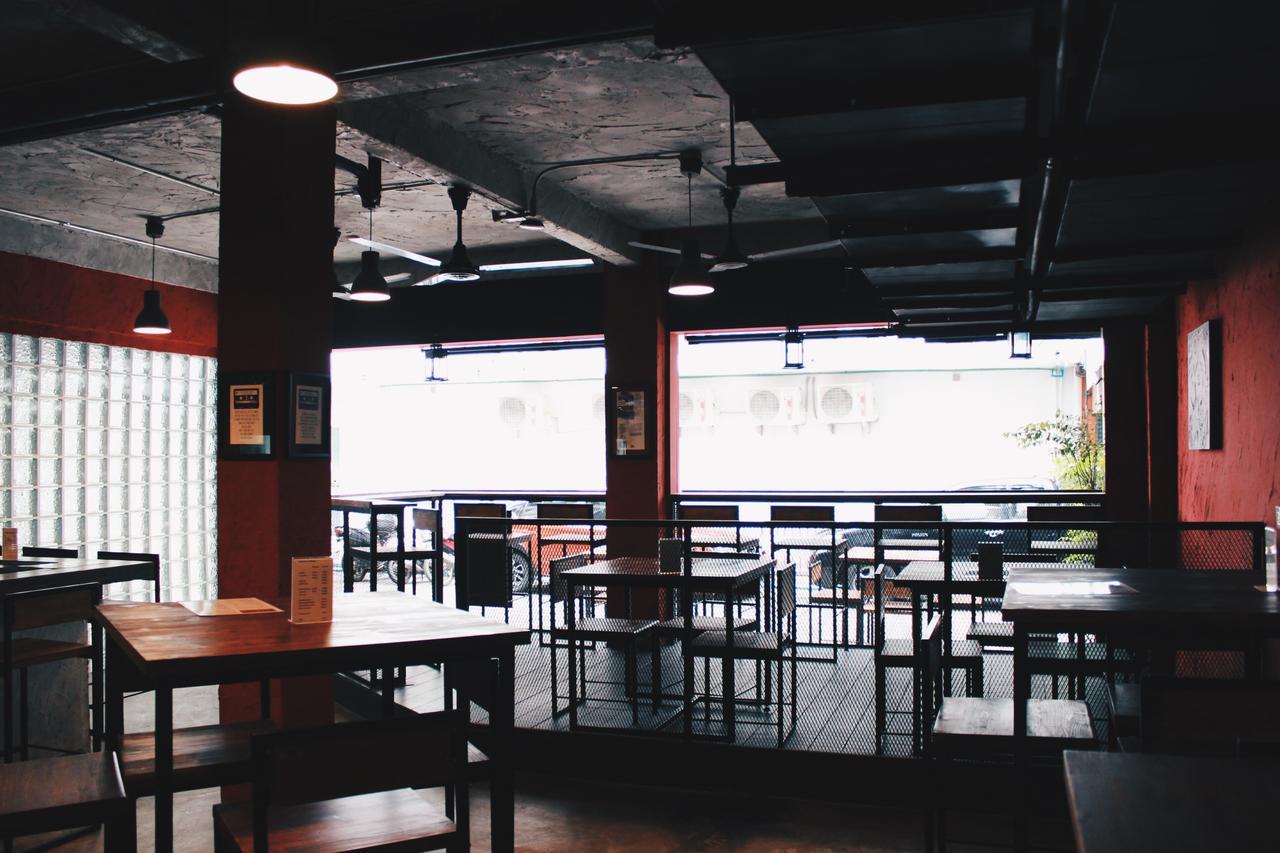 Henry'S Hotel & Gastropub Бангкок Экстерьер фото