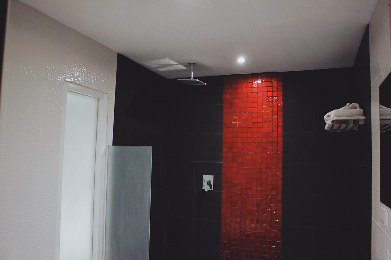 Henry'S Hotel & Gastropub Бангкок Экстерьер фото