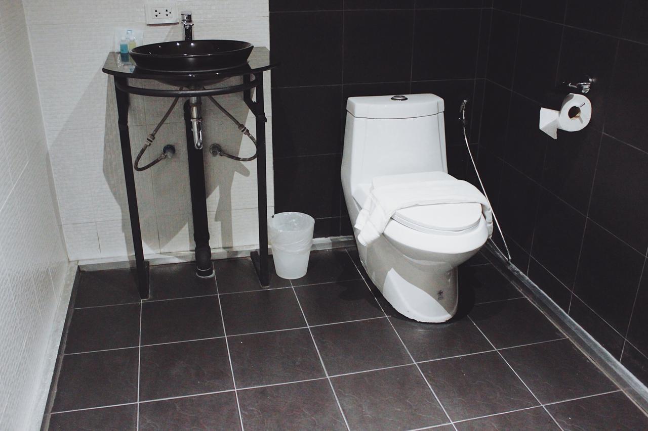 Henry'S Hotel & Gastropub Бангкок Экстерьер фото
